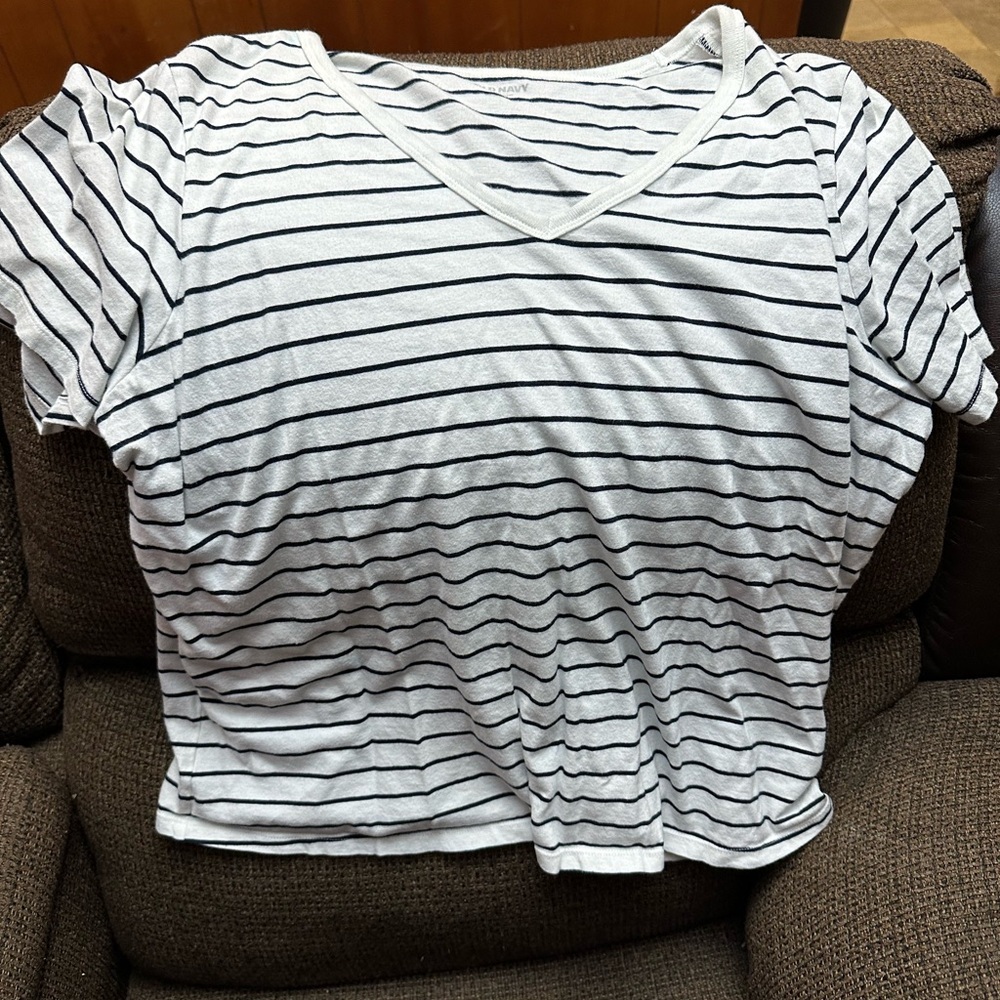Old Navy XL top. (ALL CLOTHES WERE FOLDED AND PUT AWAY)